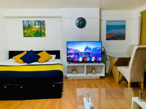 London Stratford 3 Bedrooms House, Separate Reception, Close to ABBA, Westfield, Olympic Stadium